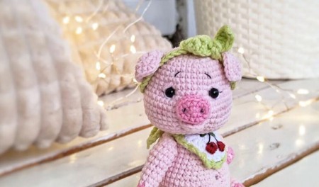 Dotti the Piglet Free Crochet Pattern