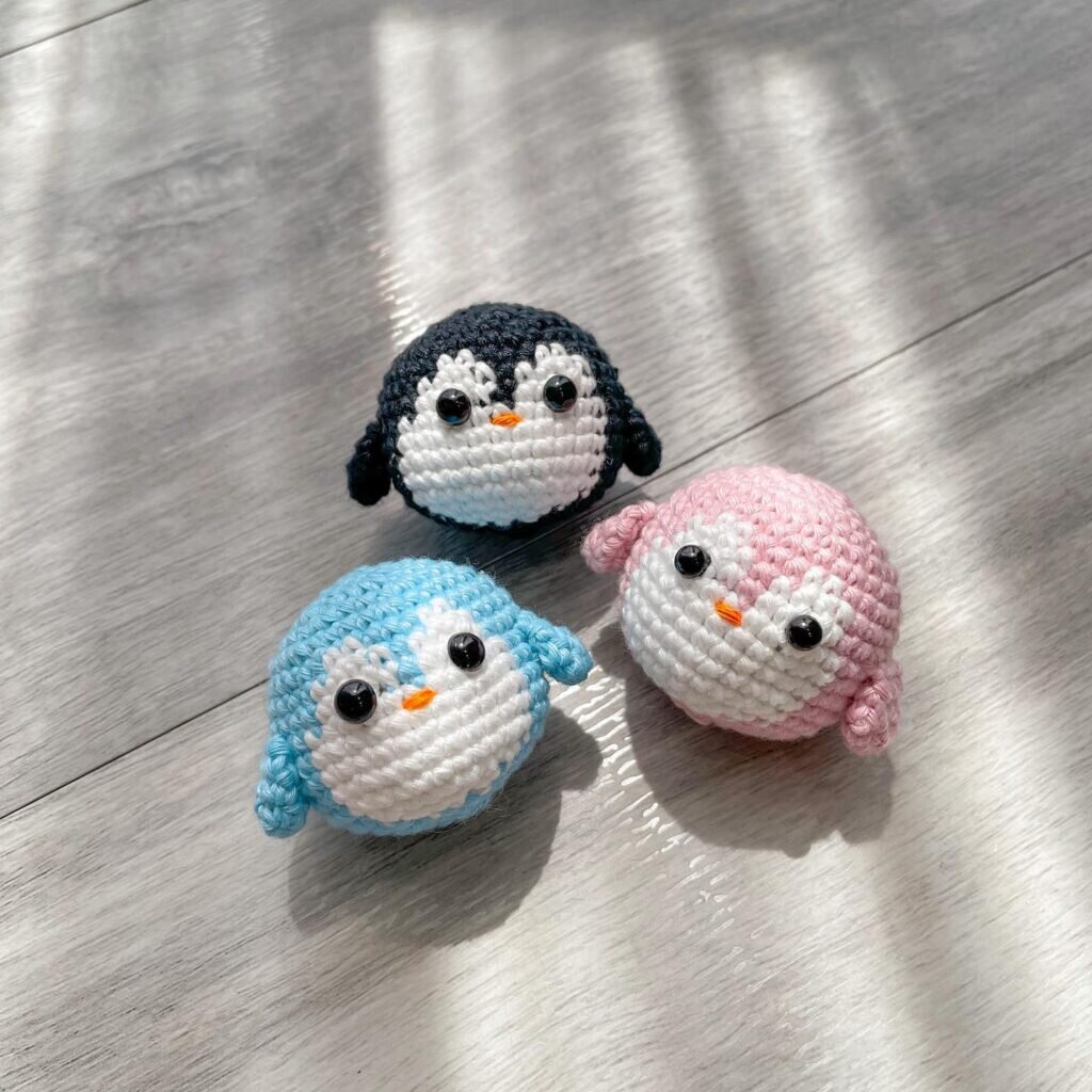 Knitting Toy Penguin Keychain Pattern 3