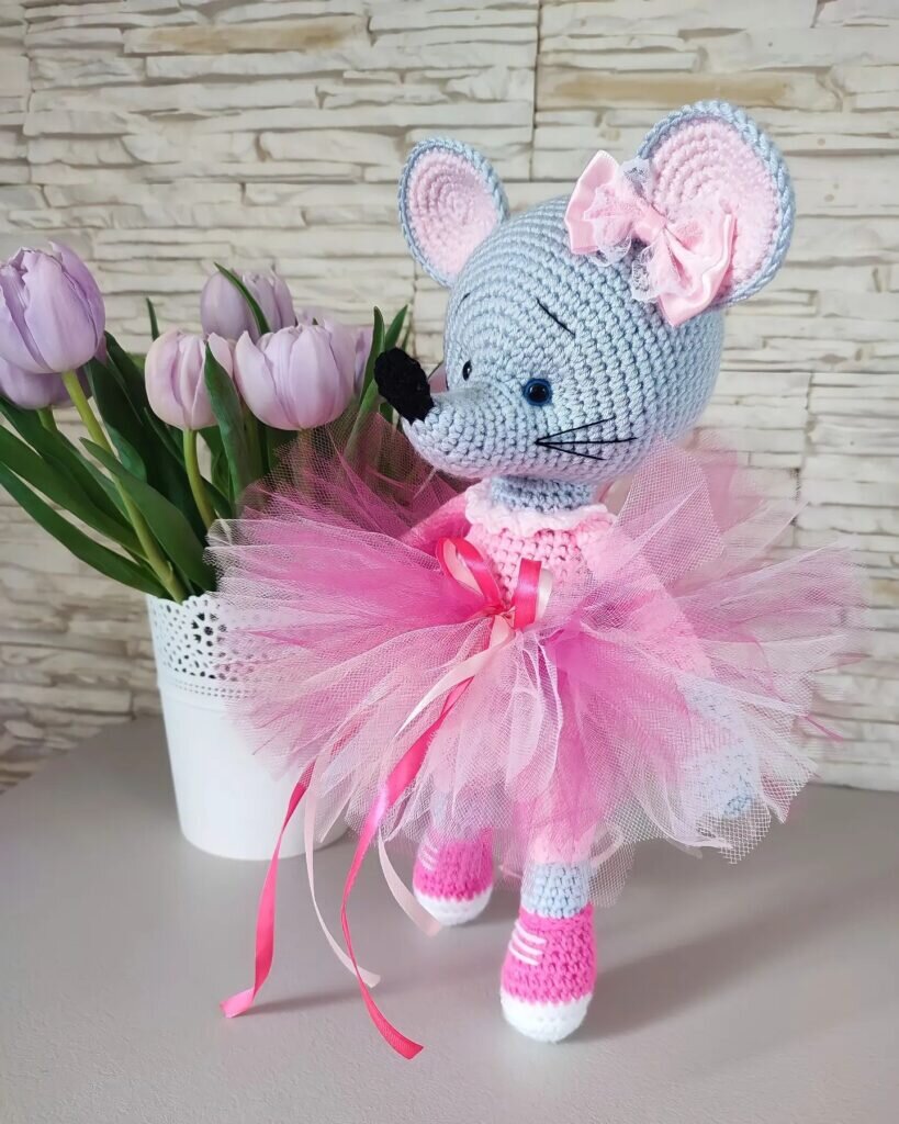 Love Heart Mouse Free Amigurumi Pattern 1