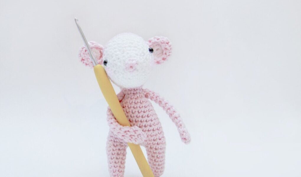 Love Heart Mouse Free Amigurumi Pattern